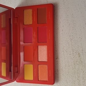 NIB Artist Couture CALIENTE Palette